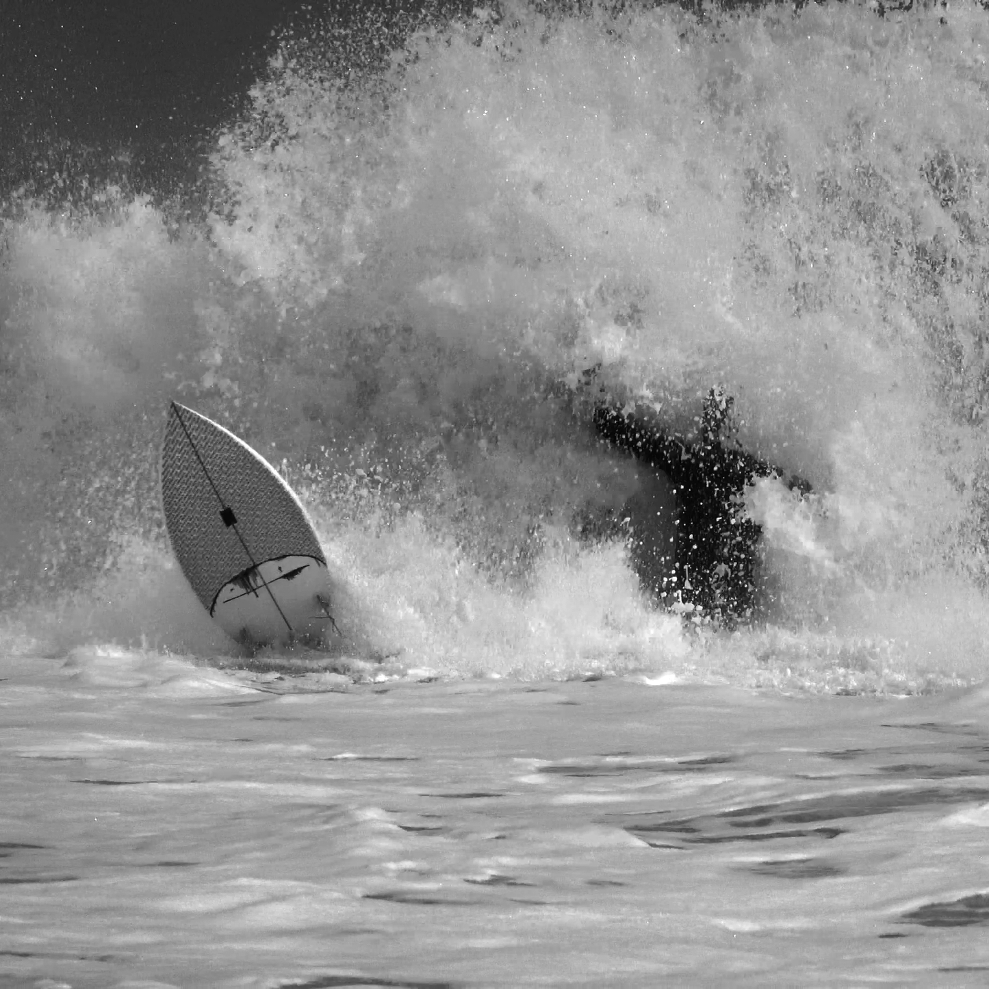 ADVANCED RESEARCH × VÉHICULE SURFBOARD