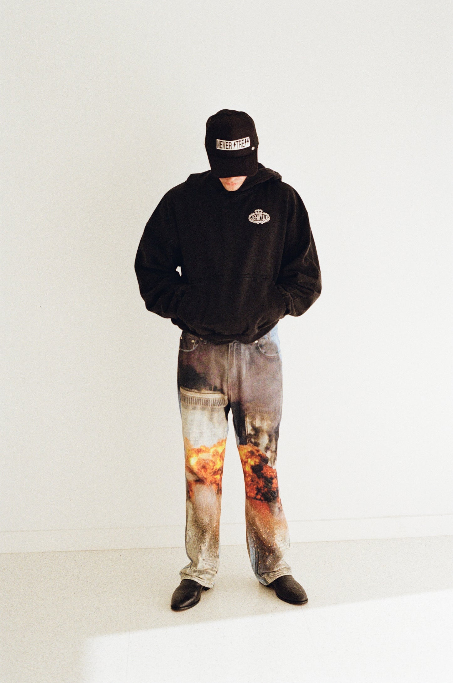 NEVER STRESS EMBROIDERY HOODIE