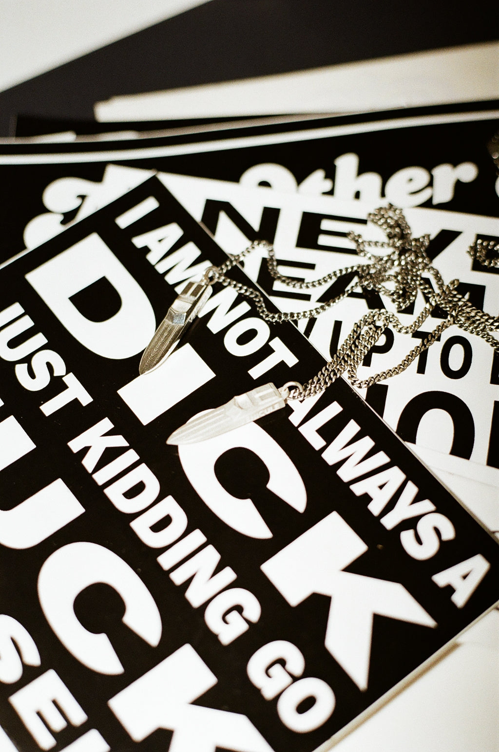 VÉHICULE OFFSHORE NECKLACE