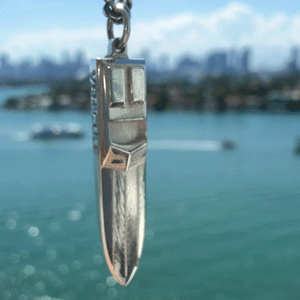 VÉHICULE OFFSHORE NECKLACE